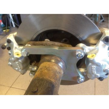 Bremsecaliper adapter for montering av doble 700/900 u/bolt